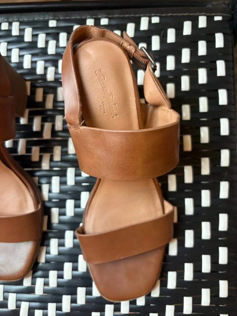 Universal Thread Brown Block Heel Sandals Women's Size 7 Double Strap Slingback